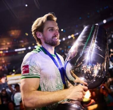 niko holding iem cologne trophy