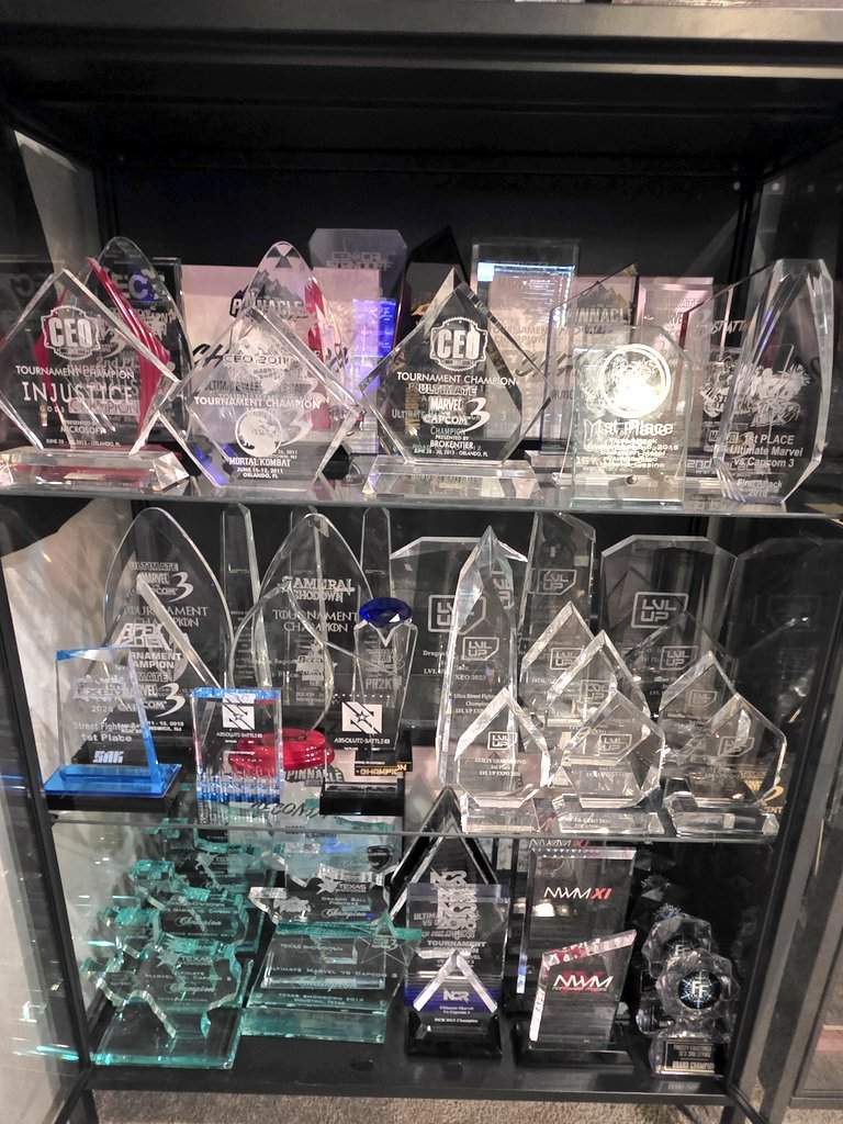 nova coleção de troféus do Chris