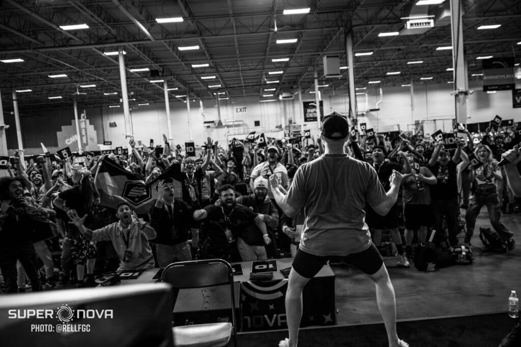 Caçador sem sapatos em concurso de combo de supernova