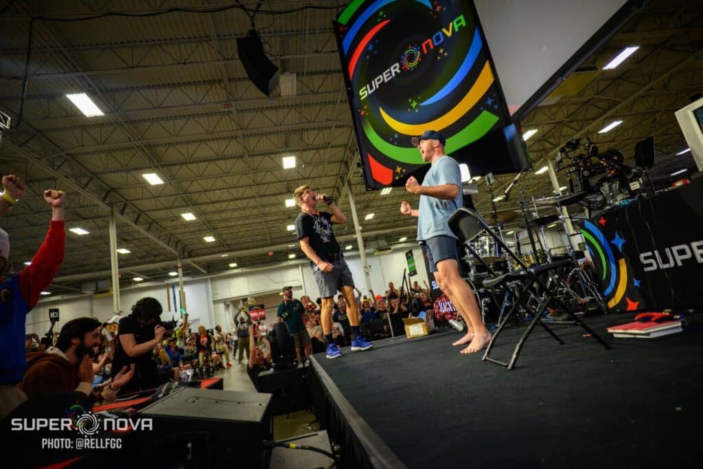caçador faz combo de pés para concurso de combo