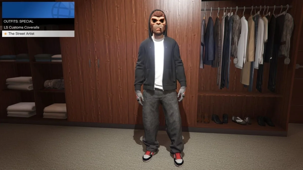 personagem do GTA Online vestindo roupa de artista de rua