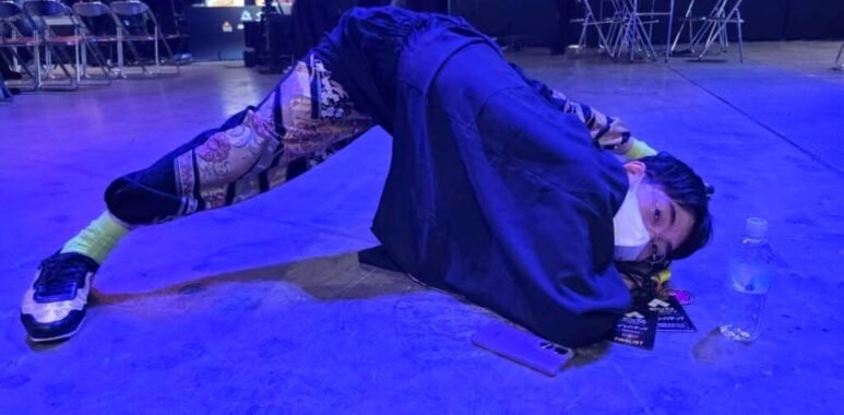 hayao showman posing on stage at evo