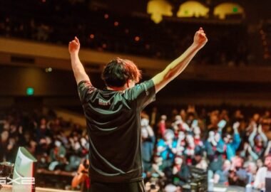 Hurt wins Ultimate Genesis X2