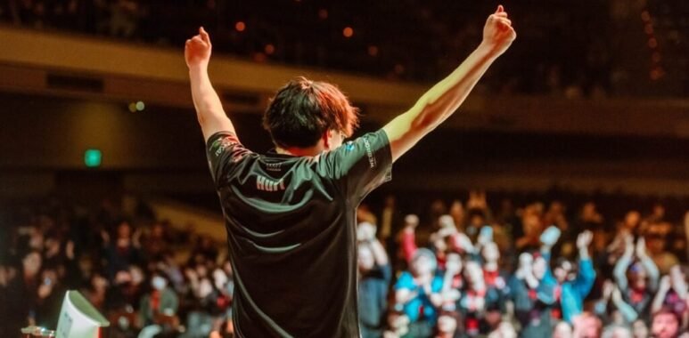 Hurt wins Ultimate Genesis X2