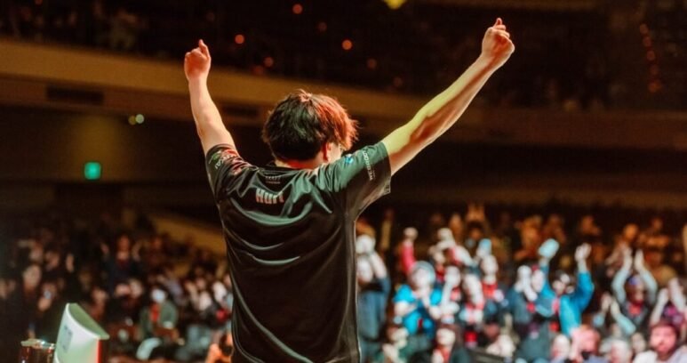 Hurt wins Ultimate Genesis X2
