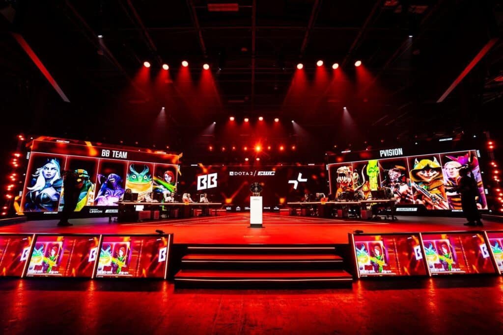 Imagem da fase Dota 2 mostrando uma partida entre BetBoom Team e PARIVISION no EWC 2026.