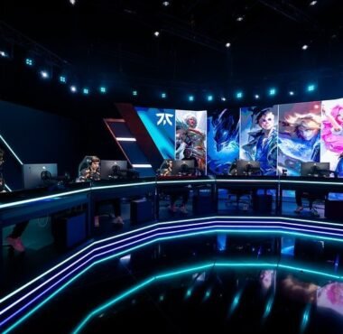 August 29, 2026: Fnatic (FNC) faces Natus Vincere (NAVI) during Week 5 of the League of Legends EMEA Championship at the Riot Games Arena in Berlin. Photo by Alexandre Weber/Riot Games.