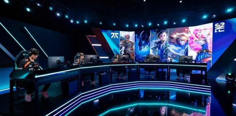 August 29, 2026: Fnatic (FNC) faces Natus Vincere (NAVI) during Week 5 of the League of Legends EMEA Championship at the Riot Games Arena in Berlin. Photo by Alexandre Weber/Riot Games.