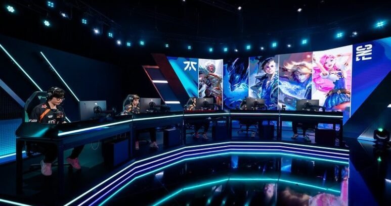 August 29, 2026: Fnatic (FNC) faces Natus Vincere (NAVI) during Week 5 of the League of Legends EMEA Championship at the Riot Games Arena in Berlin. Photo by Alexandre Weber/Riot Games.