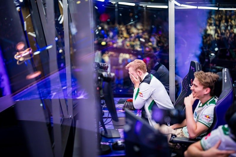 Jogadores de Dota 2 visivelmente esmagados no The International.