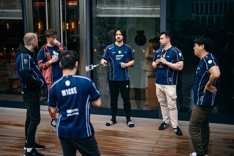 Imagem da escalação do Team Liquid Dota 2 enquanto se preparam para as partidas do Evento Principal Internacional de 2026.