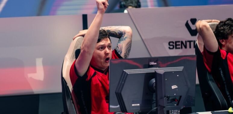Bowen "Monsoon" Fuller competing at the Esports World Cup for Team Sentinels