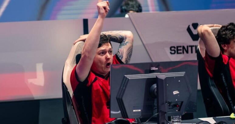 Bowen "Monsoon" Fuller competing at the Esports World Cup for Team Sentinels