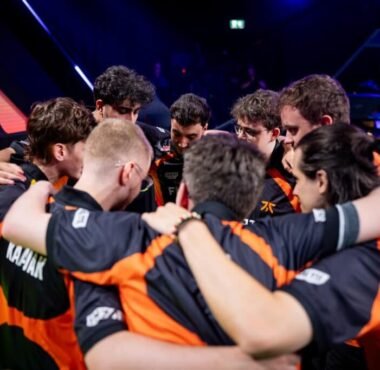 fnatic vct emea stage 2 huddle