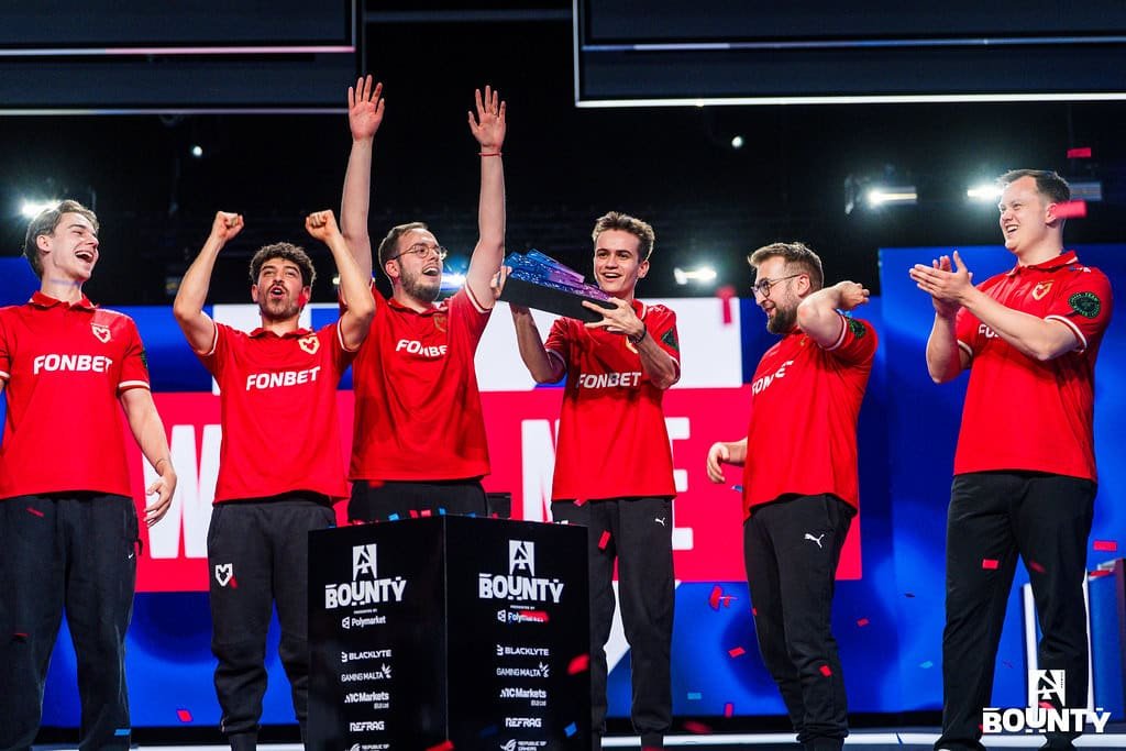 Imagem da equipe MOUZ de Counter-Strike 2 comemorando sua vitória como campeã do BLAST Bounty 2026 Season 2 em Malta