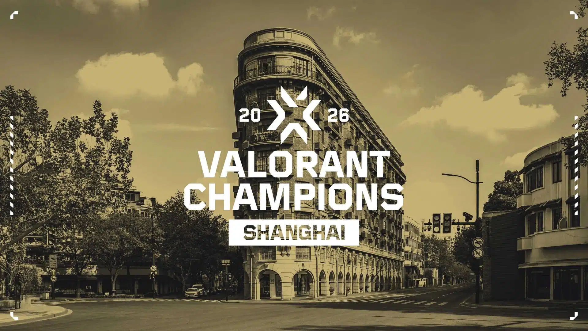 Gráfico de anúncio oficial do VALORANT Champions 2026 em Xangai apresentando uma rua e um edifício da cidade.