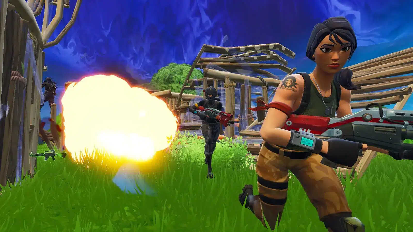 Uma personagem feminina segurando uma arma futurista durante uma batalha em Fortnite.