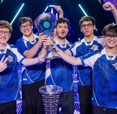 Image of VALORANT team Leviatán lifting the trophy after winning Masters London in June 2026
