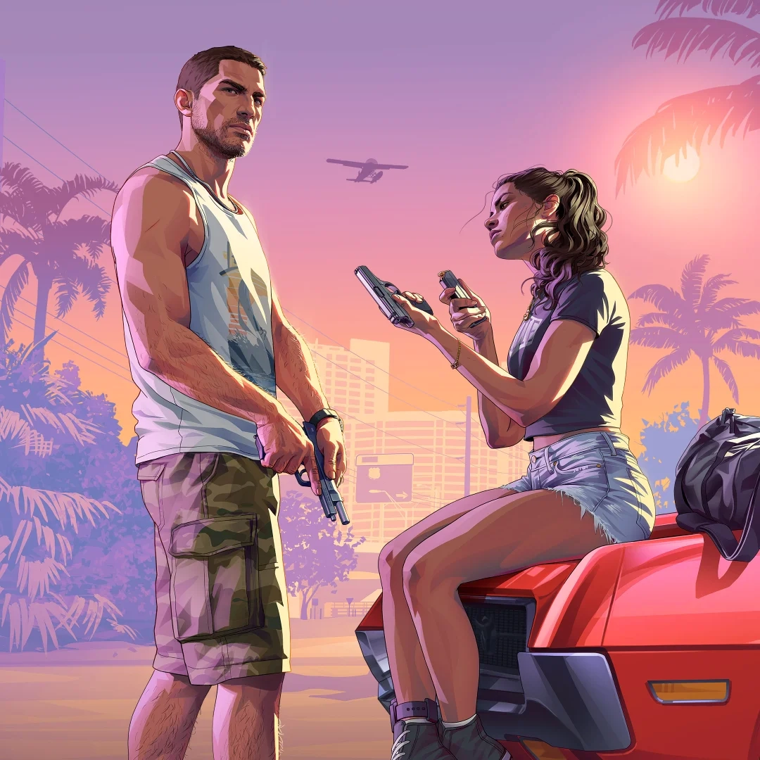 Arte oficial de Grand Theft Auto VI apresentando os protagonistas Jason e Lucia. Lucia está sentada no capô de um carro vermelho com buracos de bala, segurando uma arma e uma revista, enquanto Jason está por perto segurando uma arma de fogo, contra um fundo de pôr do sol tropical com palmeiras e um hidroavião voando no alto.   