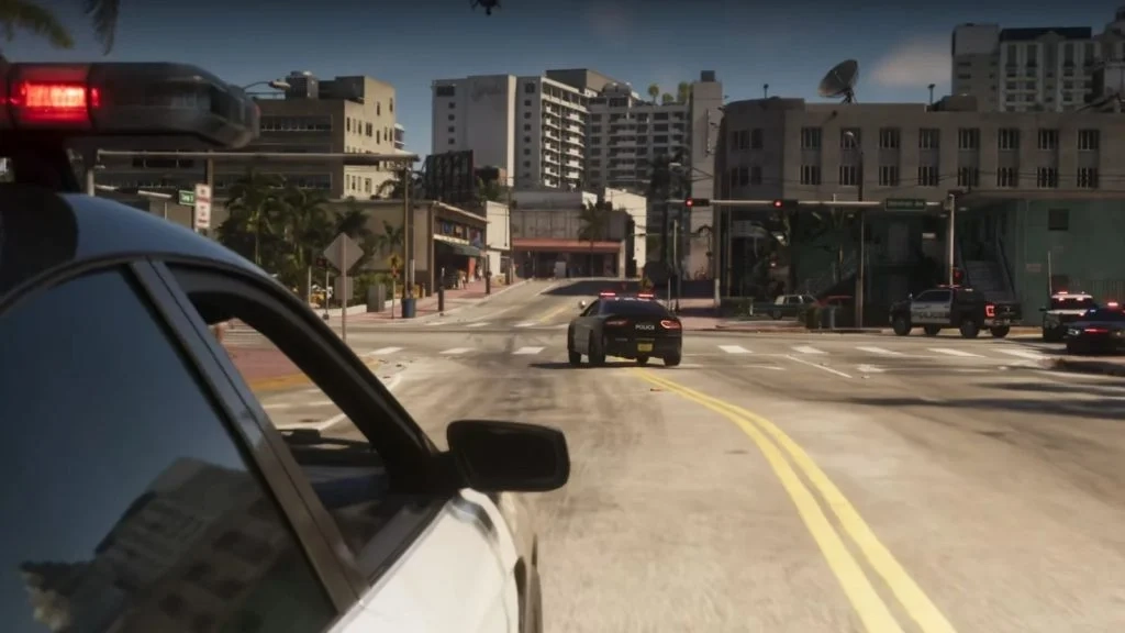 Carros de polícia perseguindo pessoas em GTA 6